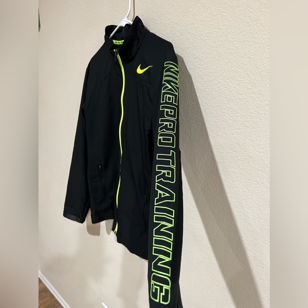 Nike Running/Training Jacket - Picture 2 of 3